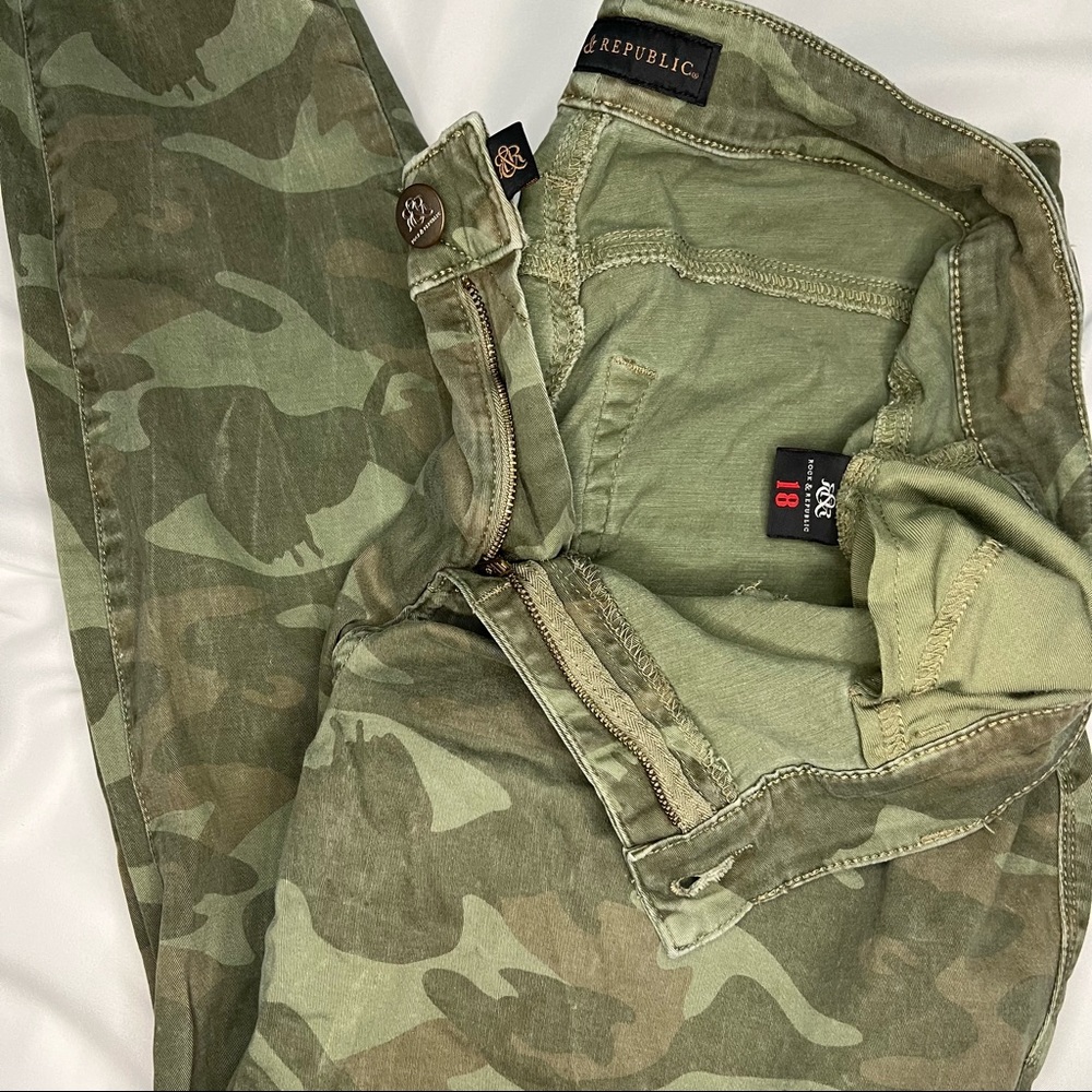 Rock & Republic Camouflage Jeans/Pants